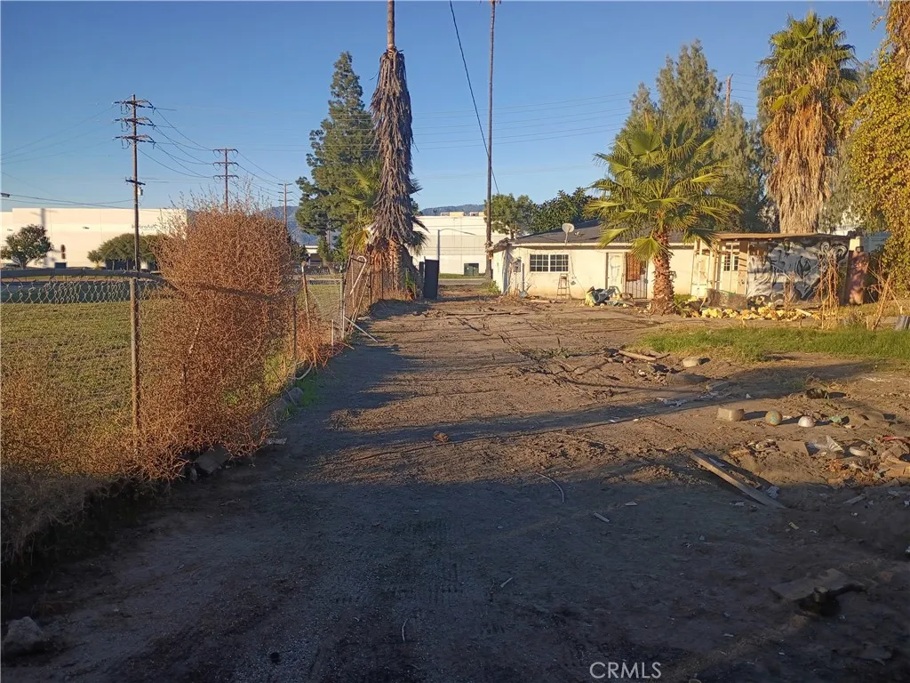23983 E Central, San Bernardino, California 92408 home-pic-19