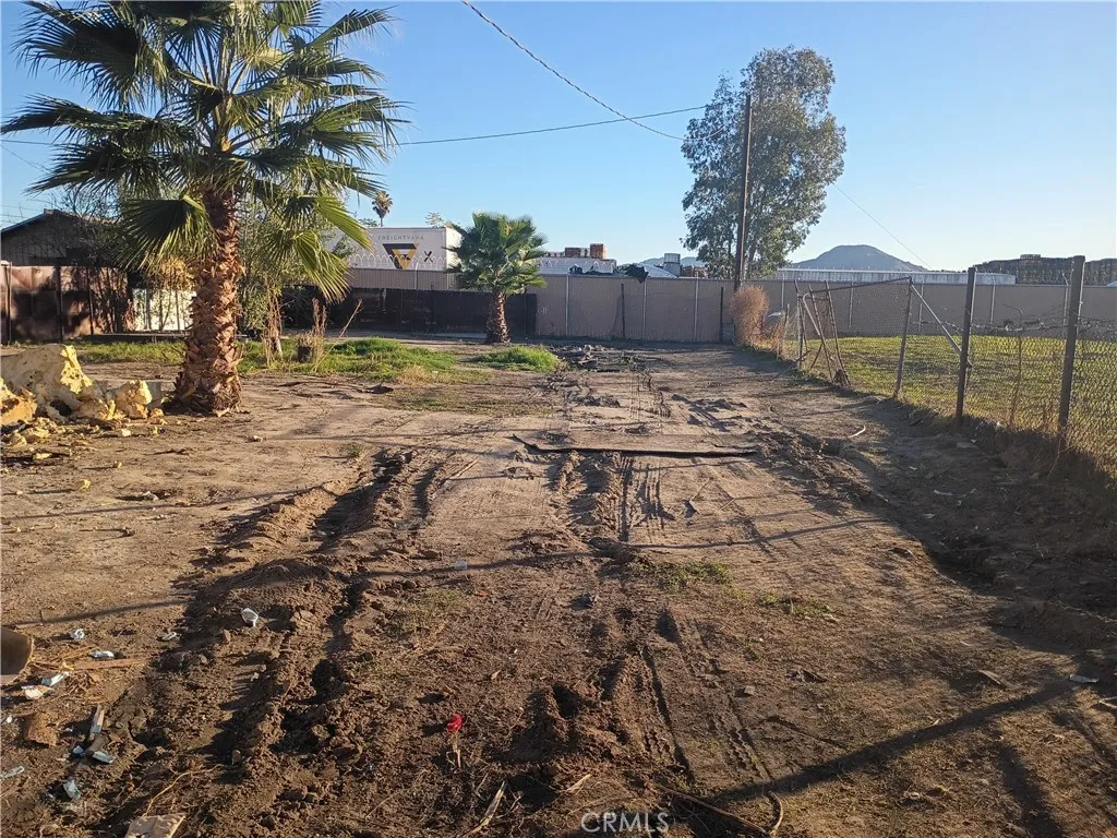 23983 E Central, San Bernardino, California 92408 home-pic-24