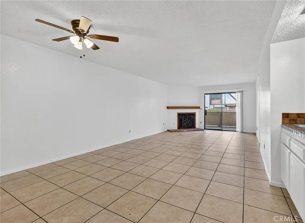 1419 W 179th 9, Gardena, California 90248 home-pic-3