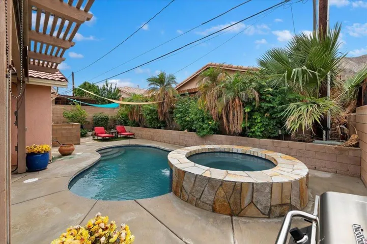 Pool & Spa
