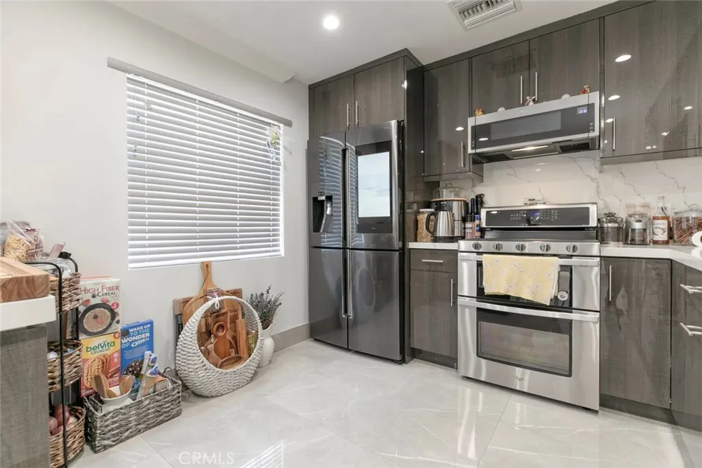 7901 Via Stefano, Burbank, California 91504 home-pic-11