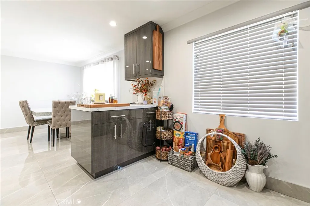 7901 Via Stefano, Burbank, California 91504 home-pic-12