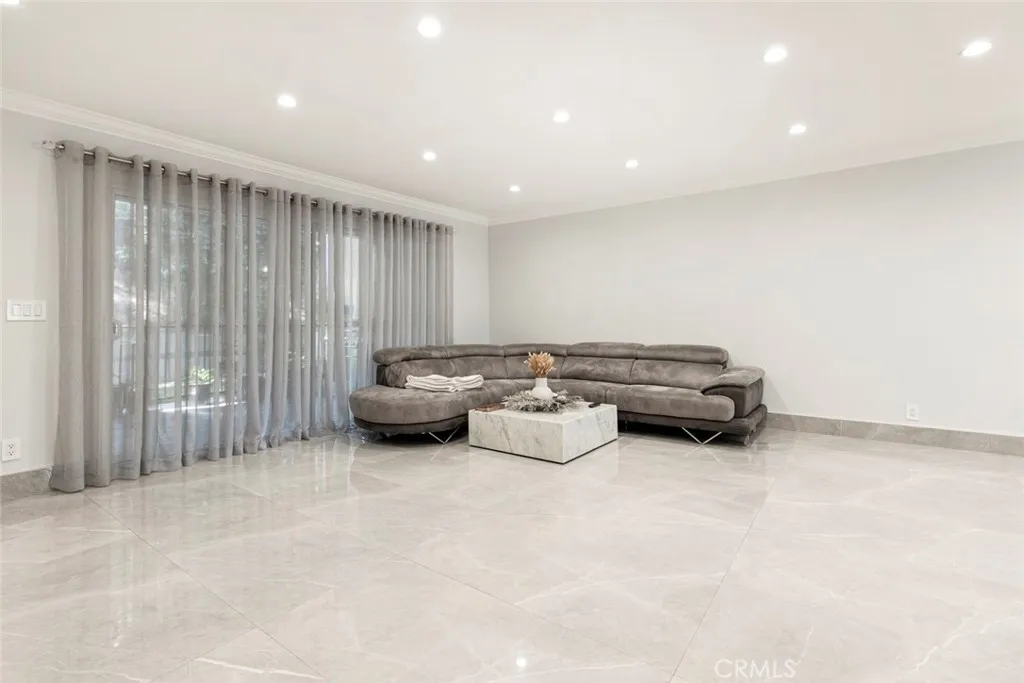 7901 Via Stefano, Burbank, California 91504 home-pic-6