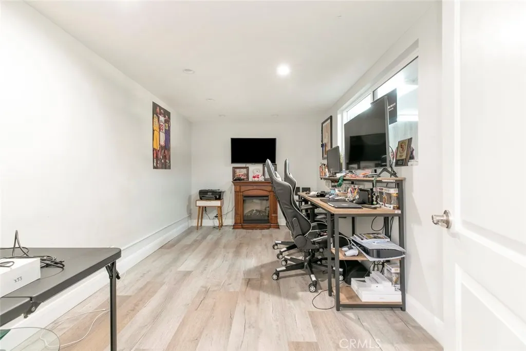 7901 Via Stefano, Burbank, California 91504 home-pic-18