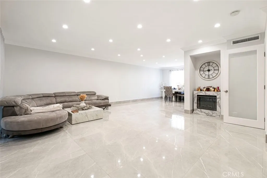 7901 Via Stefano, Burbank, California 91504 home-pic-5