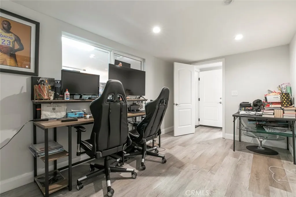 7901 Via Stefano, Burbank, California 91504 home-pic-19