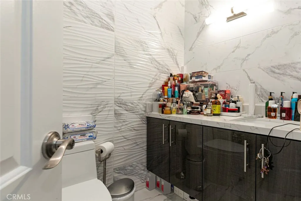 7901 Via Stefano, Burbank, California 91504 home-pic-35