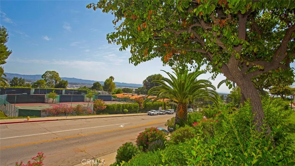 7901 Via Stefano, Burbank, California 91504 home-pic-44