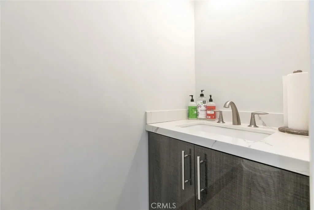 7901 Via Stefano, Burbank, California 91504 home-pic-15