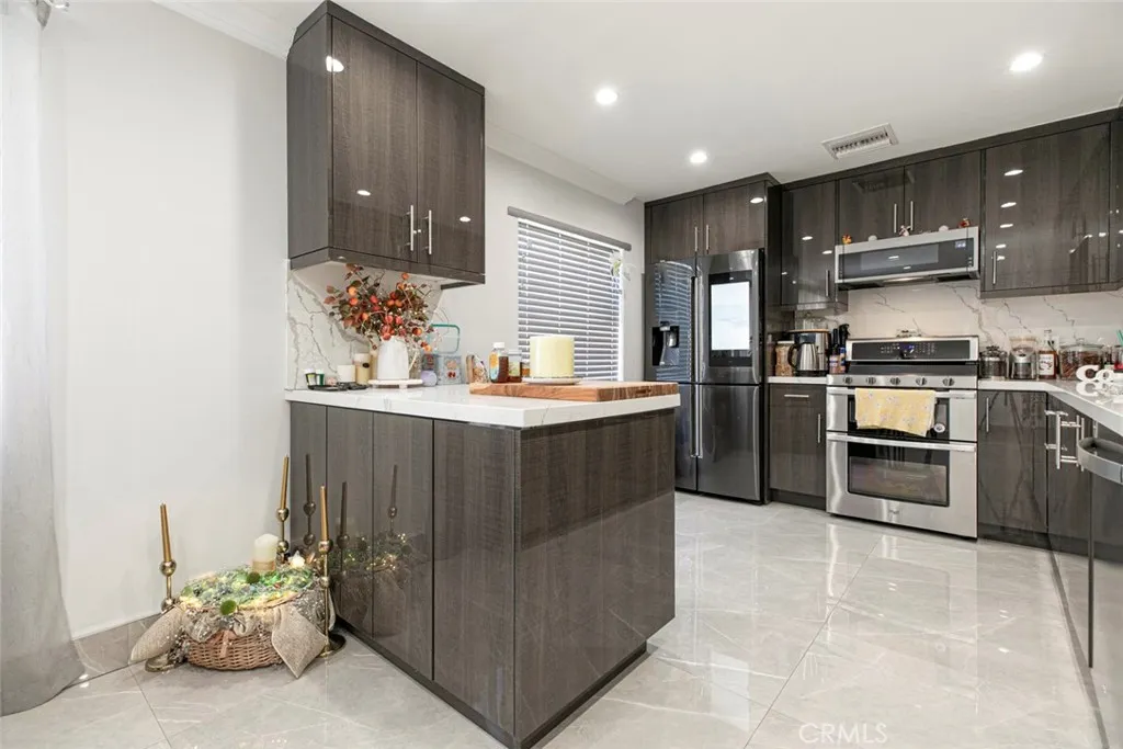 7901 Via Stefano, Burbank, California 91504 home-pic-10