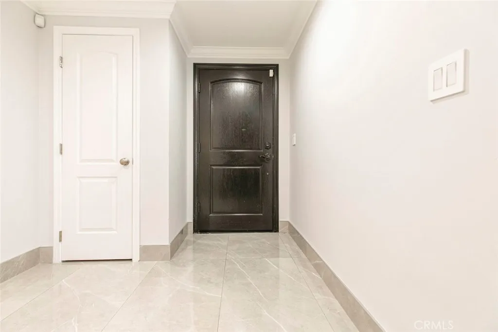 7901 Via Stefano, Burbank, California 91504 home-pic-4