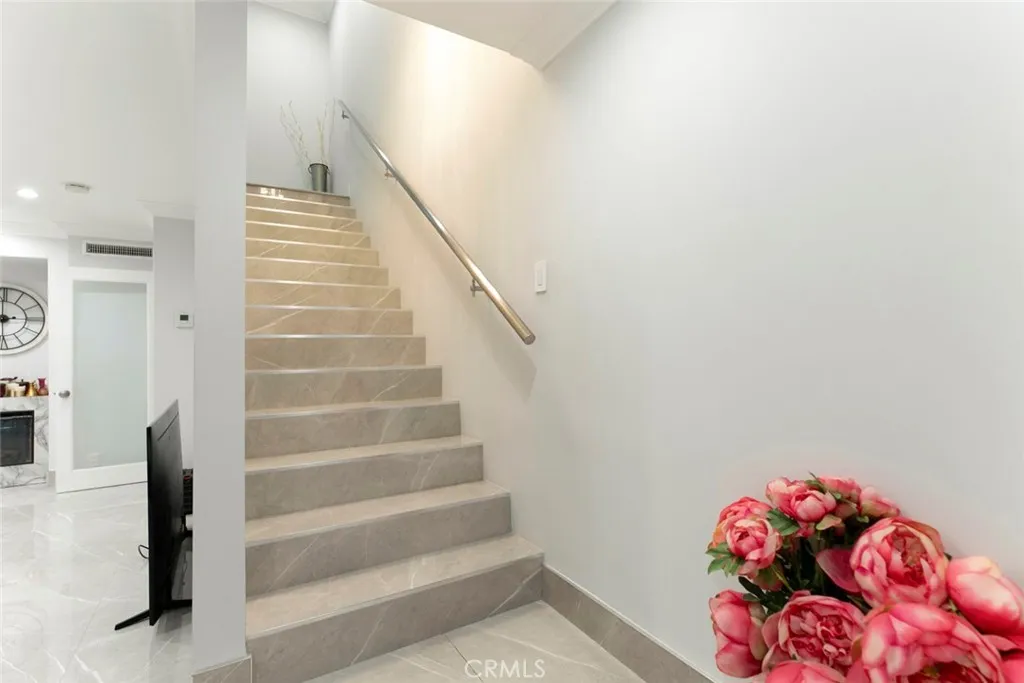 7901 Via Stefano, Burbank, California 91504 home-pic-23