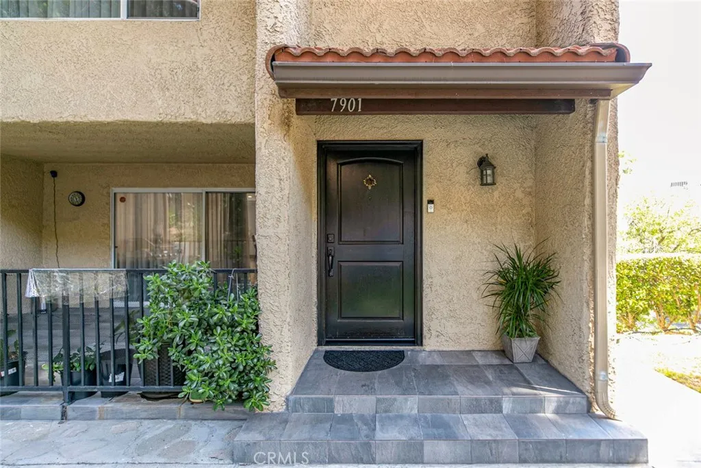 7901 Via Stefano, Burbank, California 91504 home-pic-1