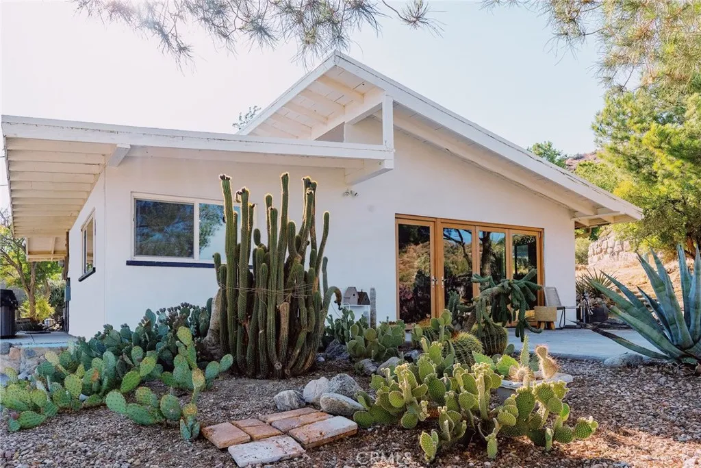 48938 Mockingbird Lane, Morongo Valley, California 92256 home-pic-0