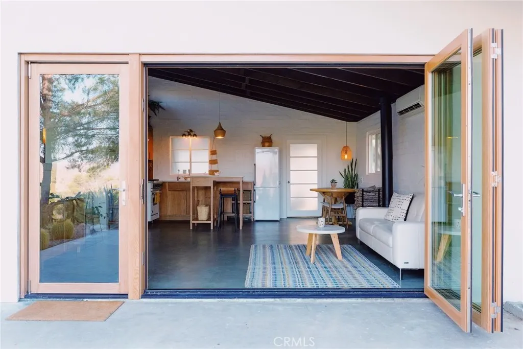 48938 Mockingbird Lane, Morongo Valley, California 92256 home-pic-2