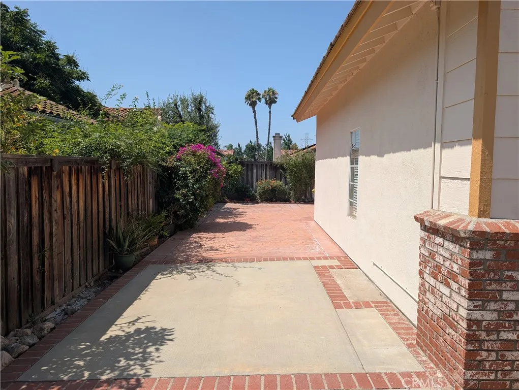 13437 Chrystal Court, Fontana, California 92336 home-pic-17