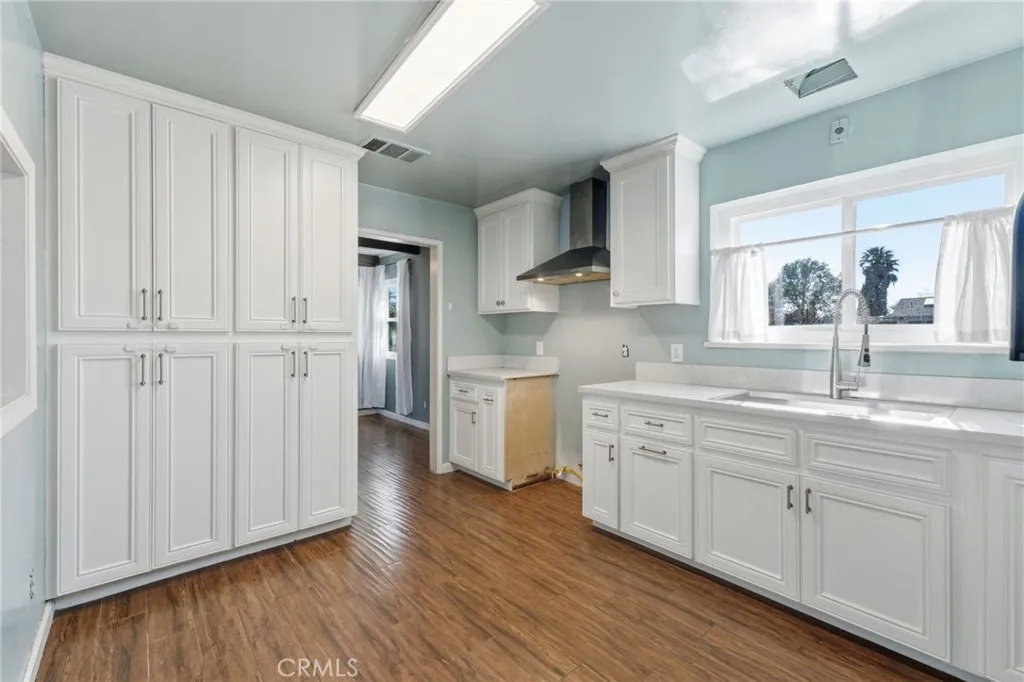 424 W Yale Avenue, Coalinga, California 93210 home-pic-24