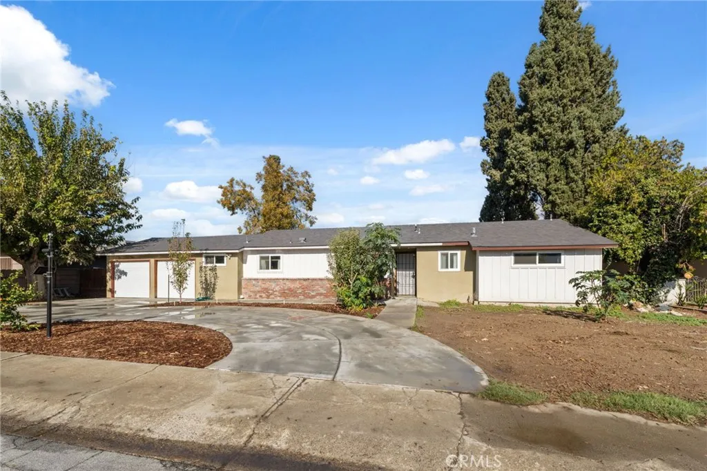424 W Yale Avenue, Coalinga, California 93210 home-pic-1