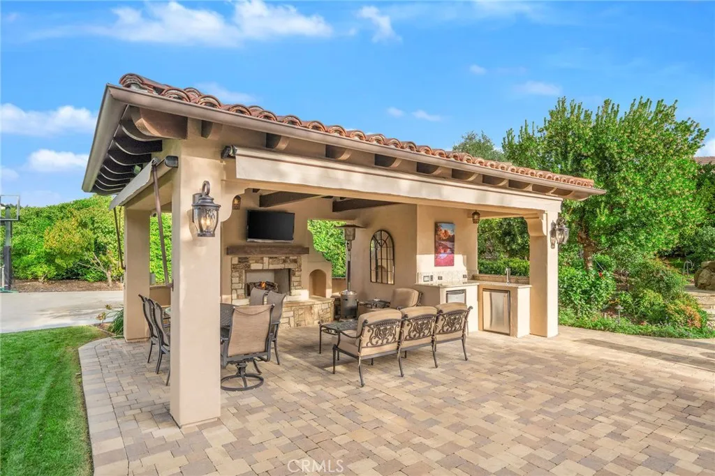 15929 Mandalay Road, Santa Clarita, California 91387 home-pic-17