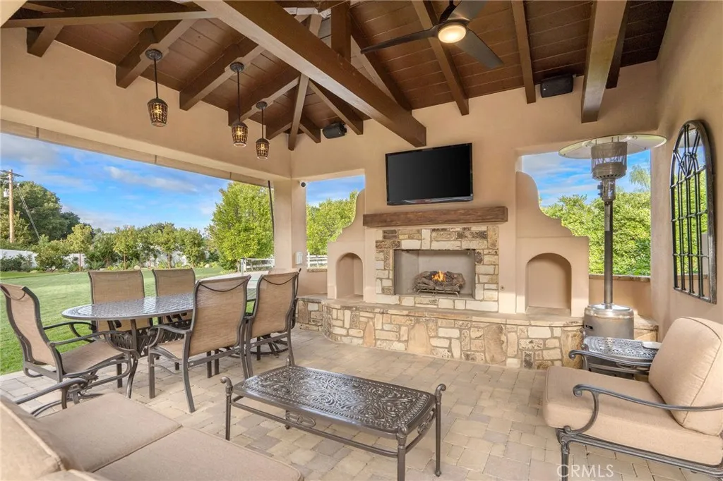 15929 Mandalay Road, Santa Clarita, California 91387 home-pic-18