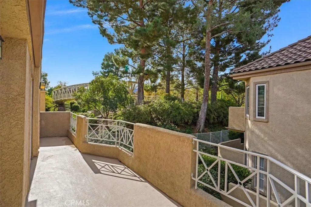23933 Del Monte Drive 24, Valencia, California 91355 home-pic-2
