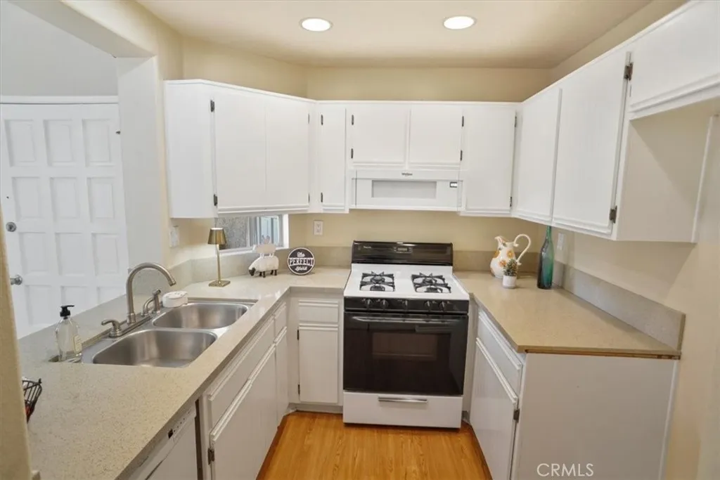 23933 Del Monte Drive 24, Valencia, California 91355 home-pic-5