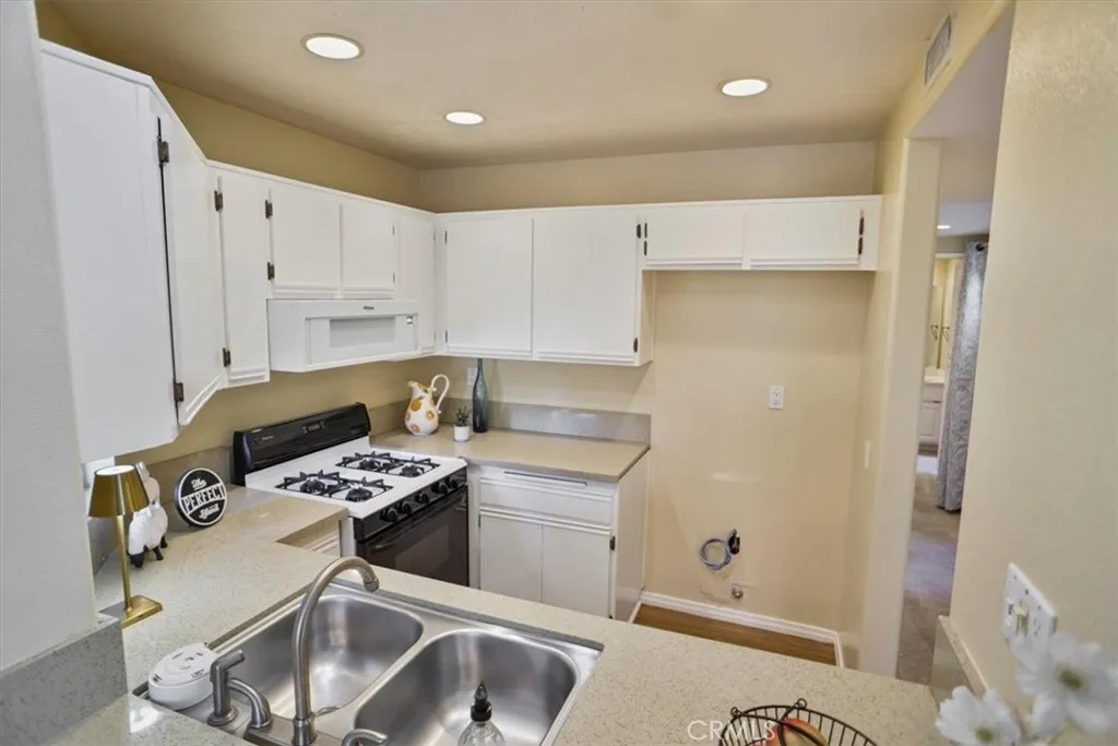 23933 Del Monte Drive 24, Valencia, California 91355 home-pic-6