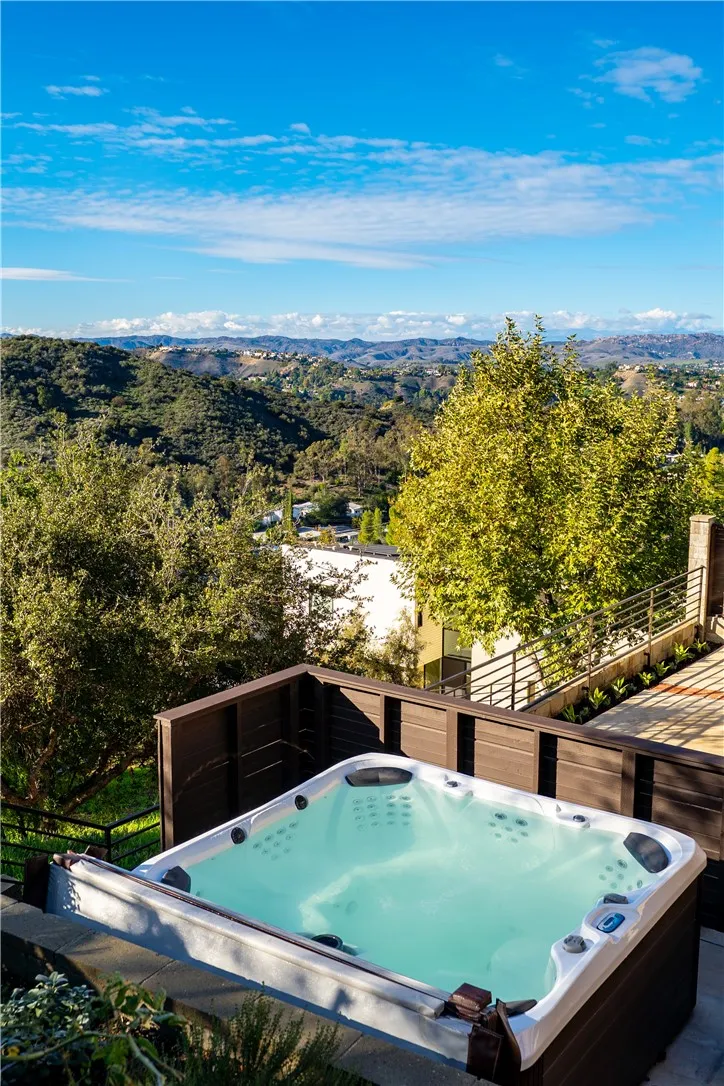 23722 Summit, Calabasas, California 91302 home-pic-23