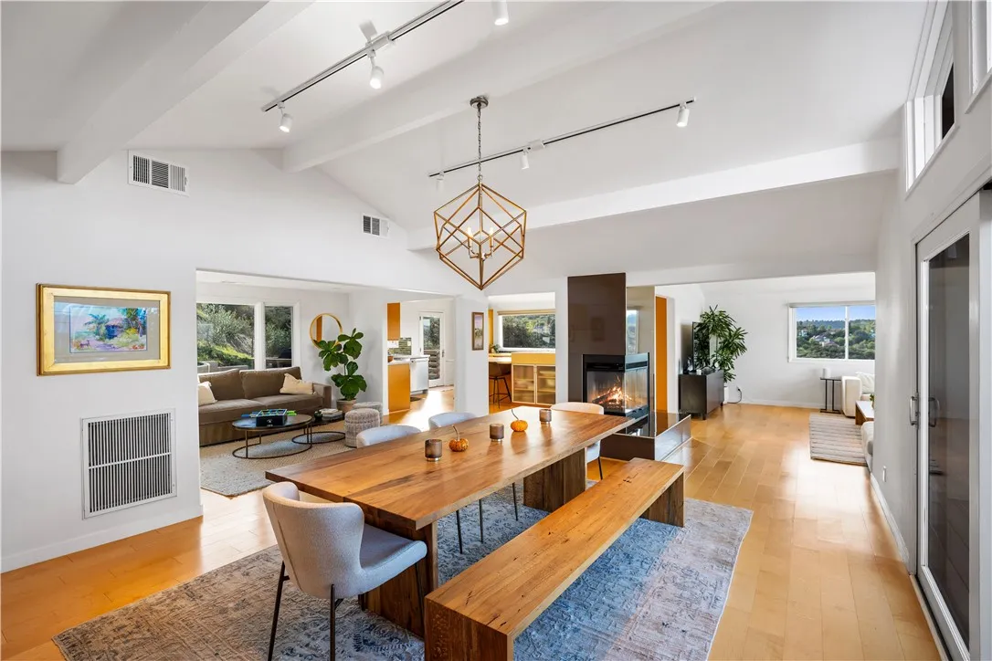 23722 Summit, Calabasas, California 91302 home-pic-3