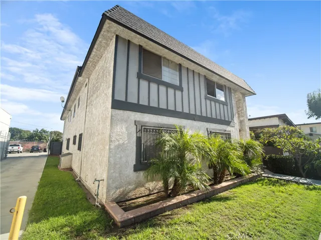 6552 Orange, Long Beach, California 90805