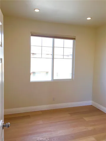 -Standard Size Bedroom