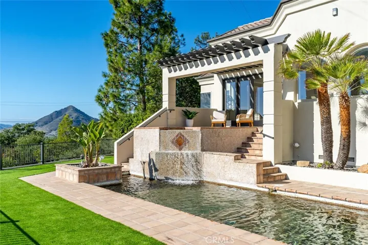 Pool/Jacuzzi with Cerro San Luis