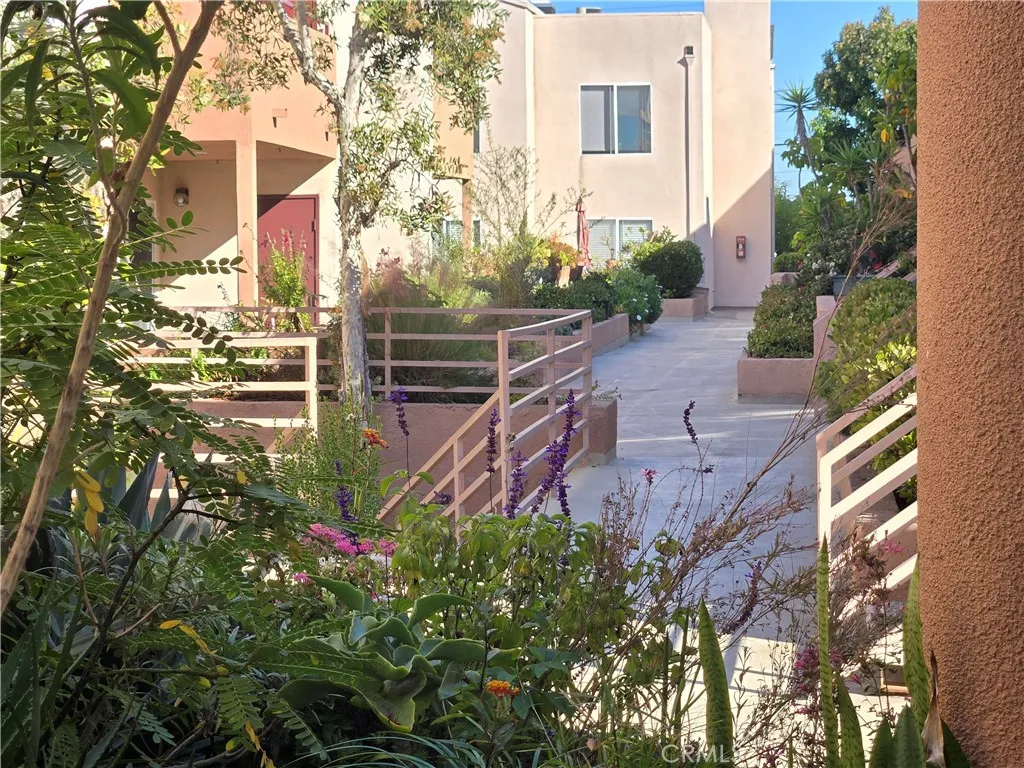 16700 Yukon Ave 108, Torrance, California 90504 home-pic-2