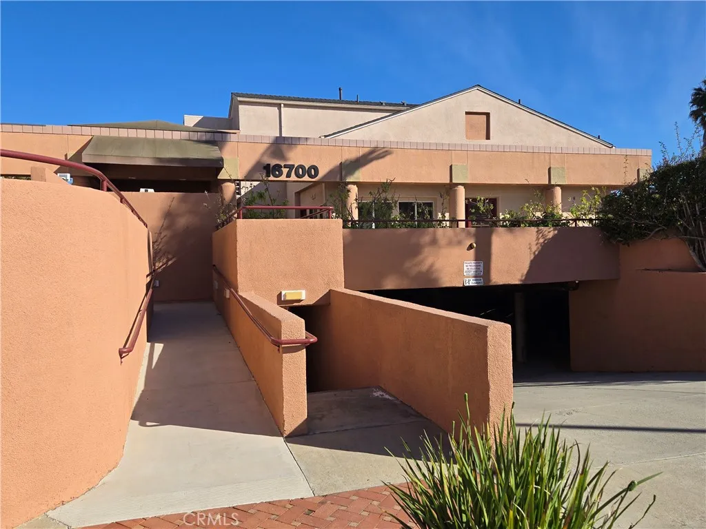 16700 Yukon Ave 108, Torrance, California 90504 home-pic-0