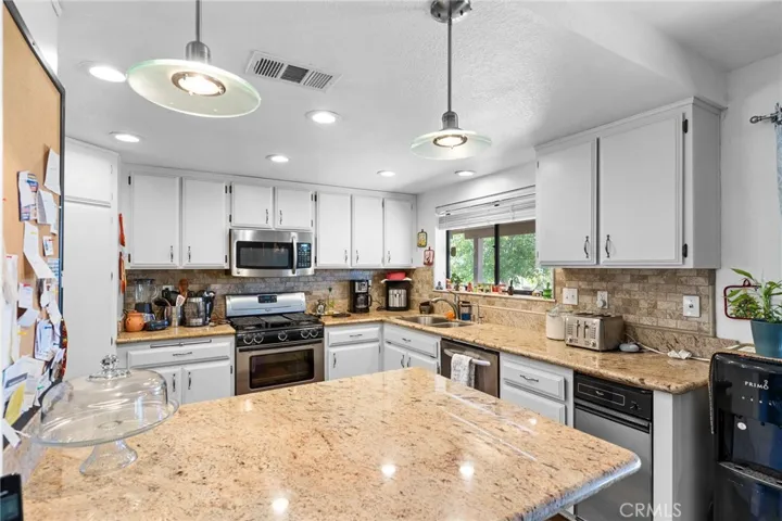 20071 Serrano, Apple Valley, California 92307