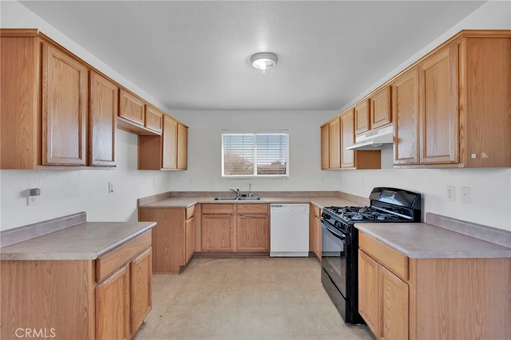 34622 Paseo Del Valle, Barstow, California 92311 home-pic-5