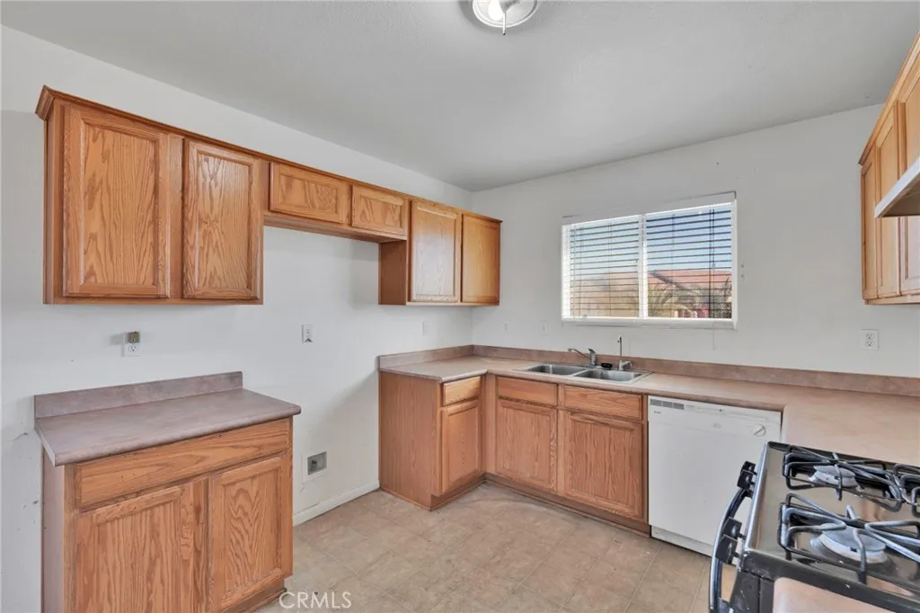 34622 Paseo Del Valle, Barstow, California 92311 home-pic-18