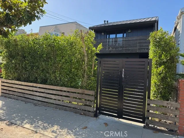 335 Flint, Long Beach, California 90814 home-pic-1
