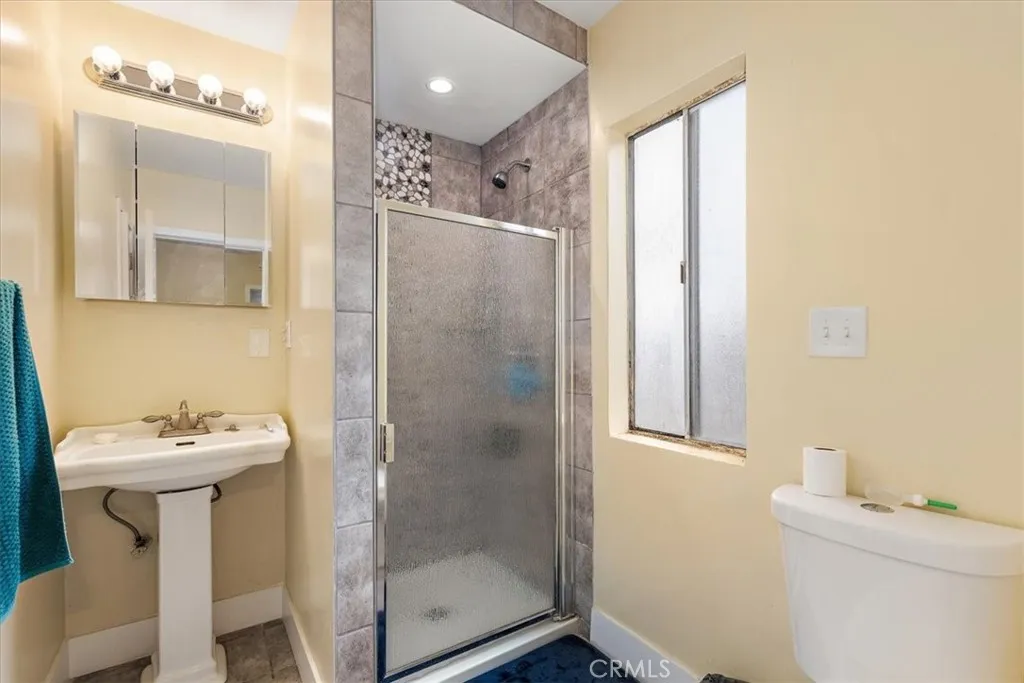 11612 Cimarron Ave, Hawthorne, California 90250 home-pic-38