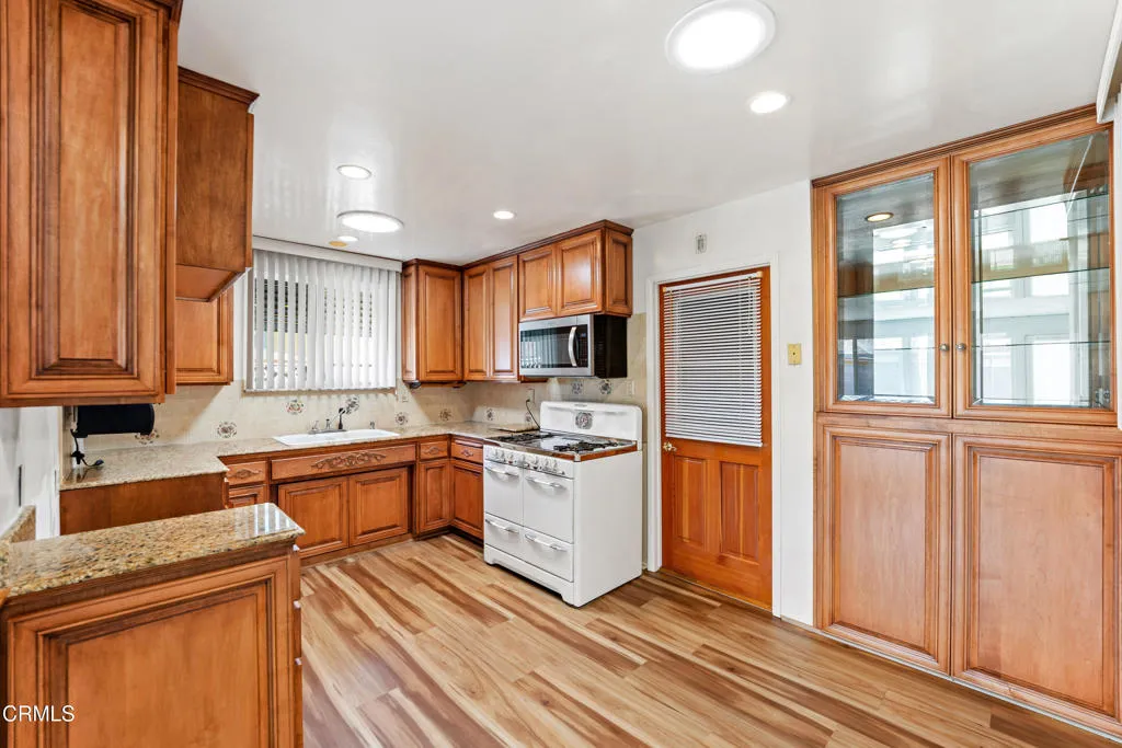 780 Myrna Drive, Port Hueneme, California 93041 home-pic-9