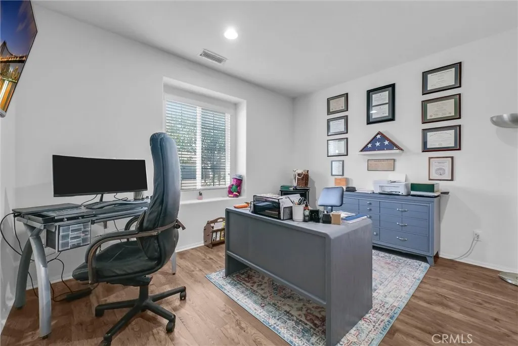 4664 Creek Cir, Jurupa Valley, California 91752 home-pic-2