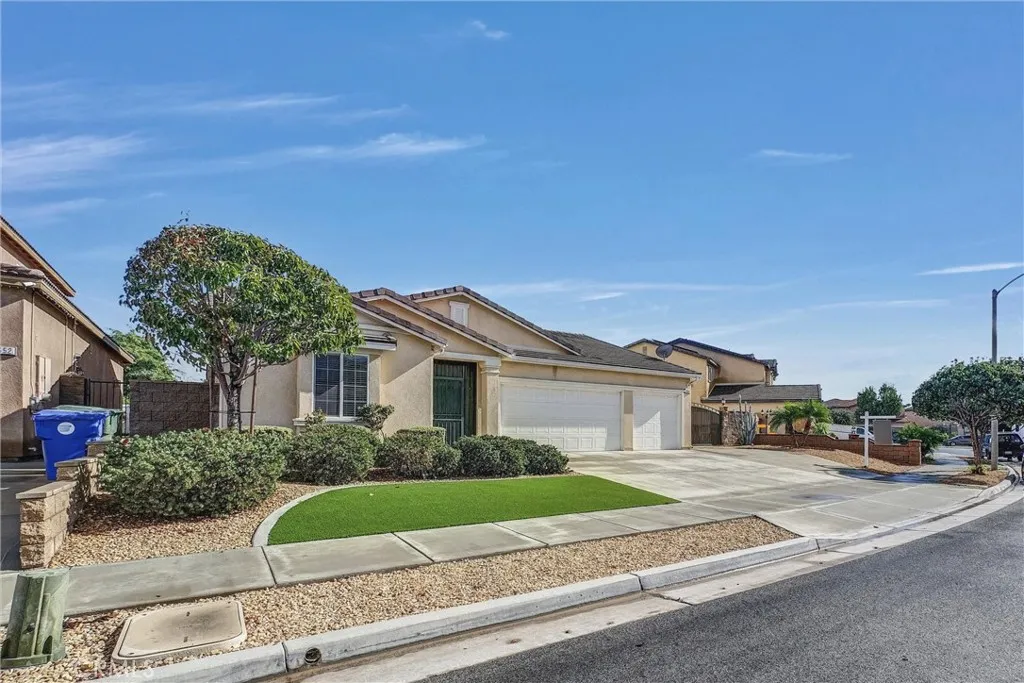 4664 Creek Cir, Jurupa Valley, California 91752 home-pic-1