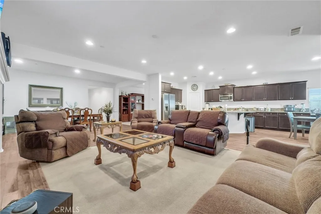 4664 Creek Cir, Jurupa Valley, California 91752 home-pic-10