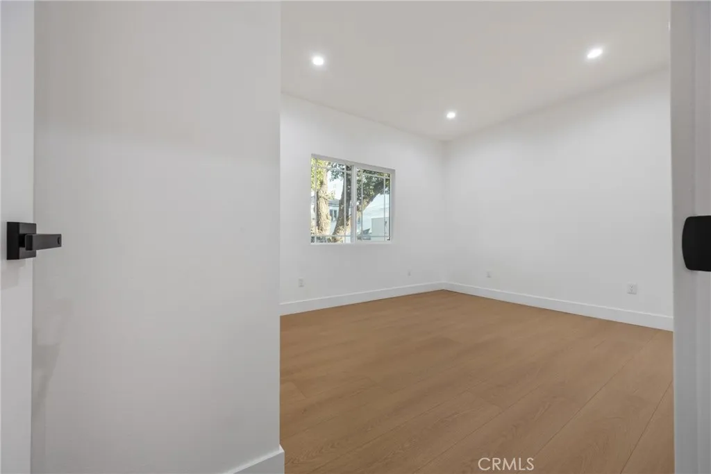 8405 Mckinley Avenue, Los Angeles, California 90001 home-pic-41