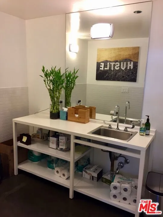 615 Hampton Drive C101, Venice, California 90291 home-pic-6