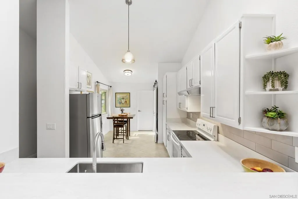 17909 Avenida Alozdra, San Diego, California 92128 home-pic-9