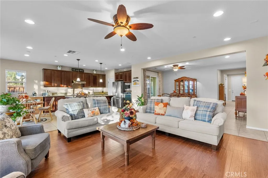 28463 Boardwalk Court, Menifee, California 92585 home-pic-16