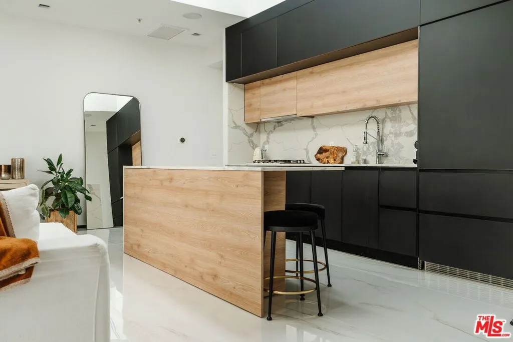 1253 N Sweetzer Avenue 6, West Hollywood, California 90069 home-pic-9