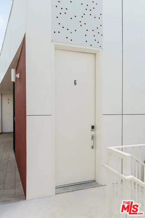 1253 N Sweetzer Avenue 6, West Hollywood, California 90069 home-pic-2