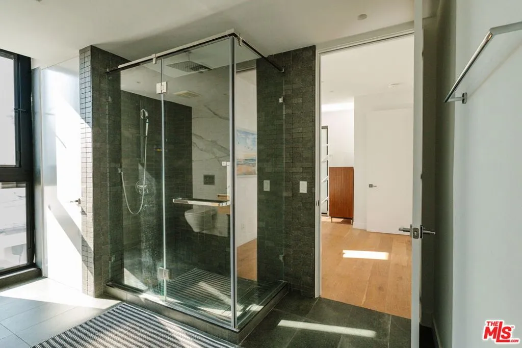 1253 N Sweetzer Avenue 6, West Hollywood, California 90069 home-pic-16